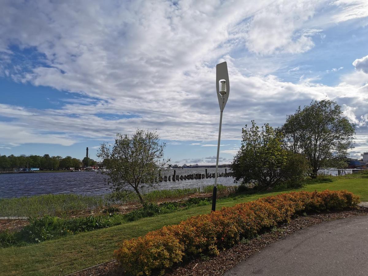 Kesklinna Silla Apartment - Free Parking Parnu Bagian luar foto