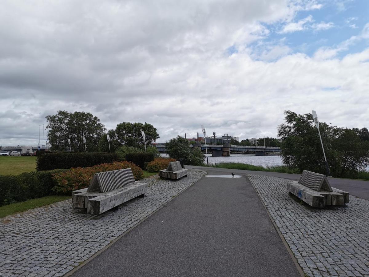 Kesklinna Silla Apartment - Free Parking Parnu Bagian luar foto